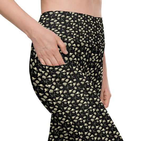 SALLY'S SEASHELLS ON BLACK - Leggings with Pockets